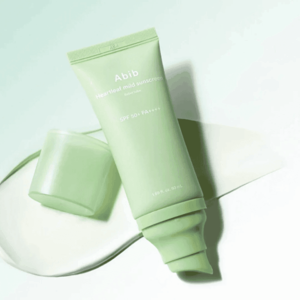 Hydrerende solcreme med SPF 50+ og PA++++ til beskytning af huden mod solens skadelige stråler.