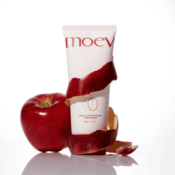 Moev apple skincare produkt med æblefragmentering for ansigt og krop, naturlig hudpleje, anti-aging, regenerering, fugtgivende, beroligende, afbalancerende, nærende, balance, skønhedsbehandling, hudforbedring, kræmmerhus, sund hud.