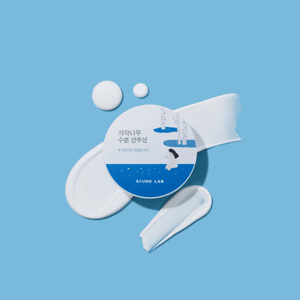 Hydrating hudplejecreme til alle hudtyper fra Round Lab, K-beauty, med fugtgivende ingredienser, der forbedrer hudens elasticitet og glød, uden parabener eller kunstige farver.