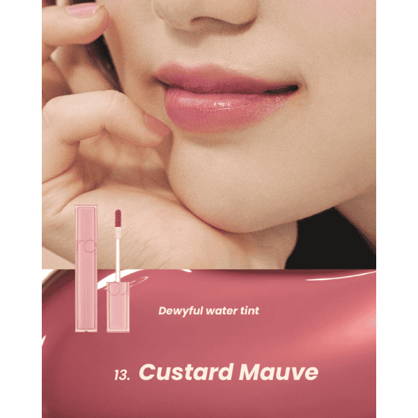 Dazyful water tint custard mauve, nærbillede af læbesminke i rosa nuance, perfekt til naturlig og elegant makeup, med fokus på læbernes glans og farvetone.