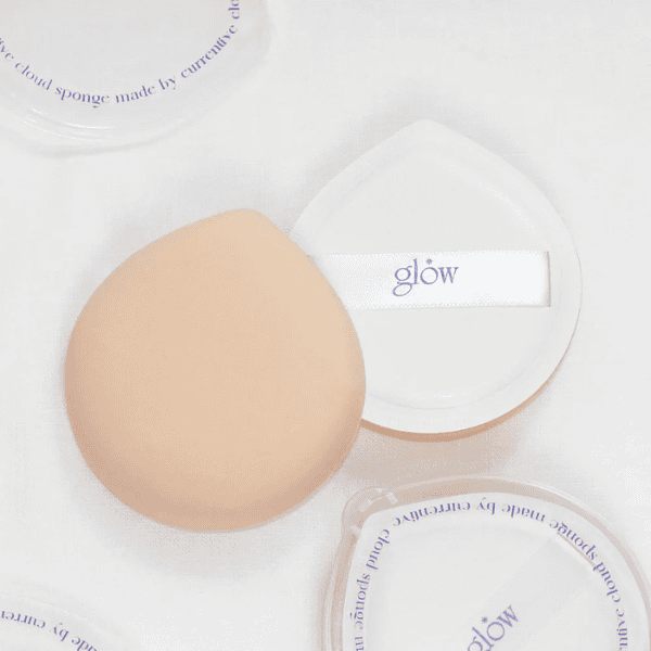 Blød makeup-svamp til påføring af foundation med blød overflade til jævn makeuppenydelse og professionel finish.