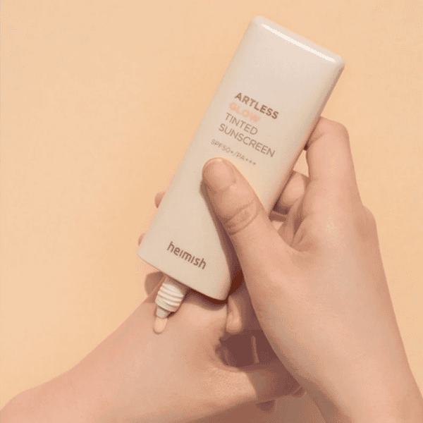 Nydagen solcreme med SPF 50+, beskytter huden effektivt mod solens skadelige stråler. Ideel til daglig brug for at bevare en sund og beskyttet hud. Emballage med tube til nem påføring.