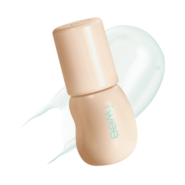 Fugtet hudplejeprodukt i beige, ideelt til beskyttelse og fornyelse af huden. Perfekt til daglig hudplejerutine med fugtgivende egenskaber.