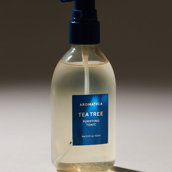 Renserende ansigtsvand med tea tree til optimal hudpleje og acne behandling.